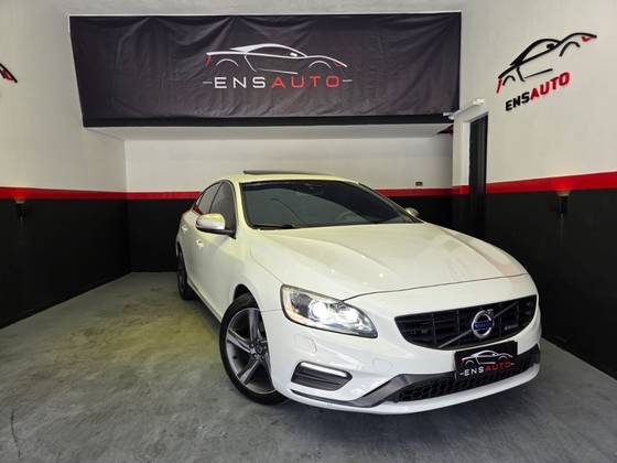 VOLVO S60 2.0 T5 R DESIGN 16V TURBO GASOLINA 4P AUTOMÁTICO